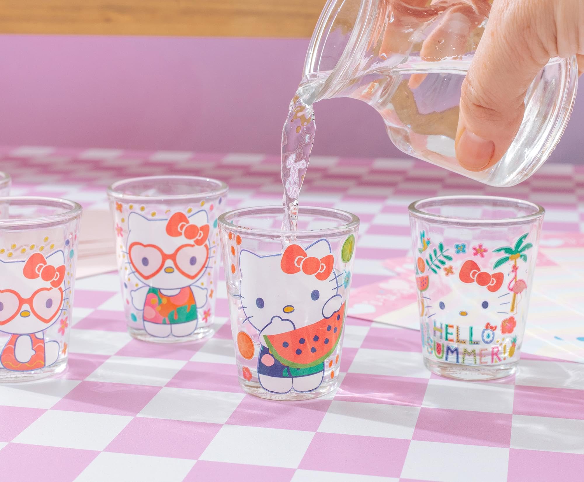 Hello Kitty グラス 5個セット Amazon.com | Sanrio Hello Kitty Summer Love 6-Piece Mini Shot